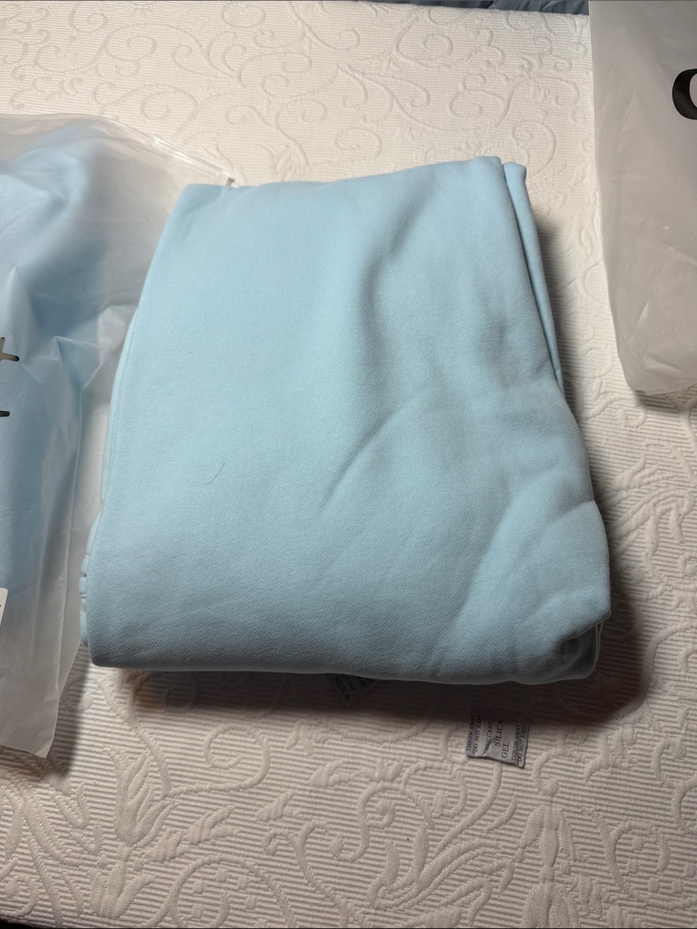 Comfrt  Airplane Mode VIP Baby Blue Loungewear Set (2-Pieces). Size Large - Picture 5 of 10